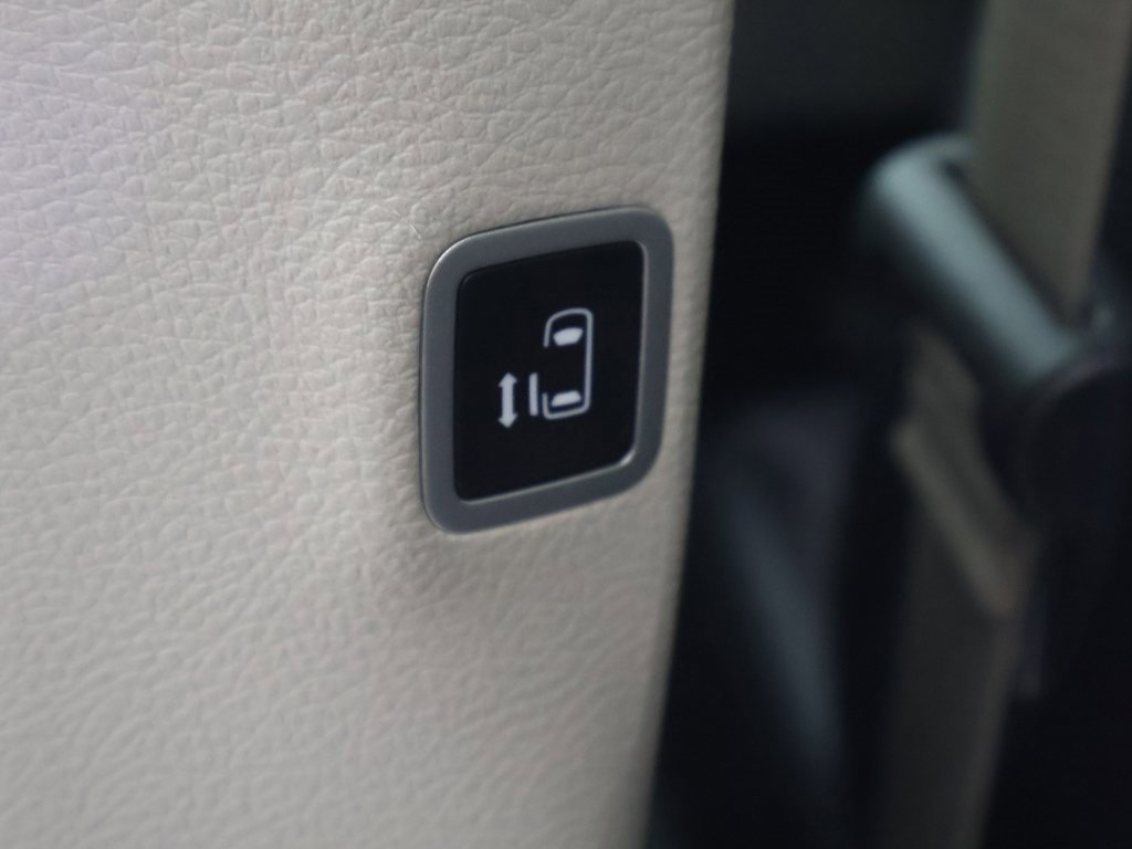 Used 2024 Chrysler Pacifica Touring-L image 34