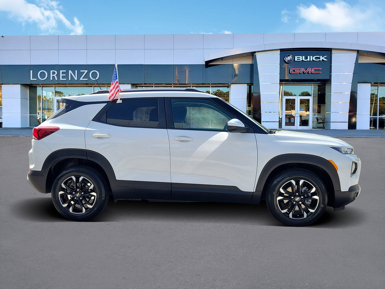 Used 2022 Chevrolet TrailBlazer LT w/ Convenience Package FWD image 4