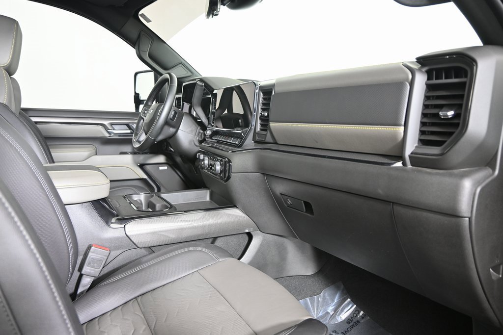 Used 2025 Chevrolet Silverado 2500 ZR2 w/ Technology Package image 16