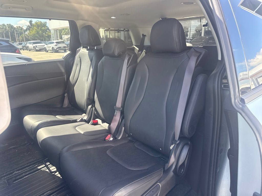 Certified 2025 Kia Carnival SX w/ SX Dark Edition Package FWD image 5