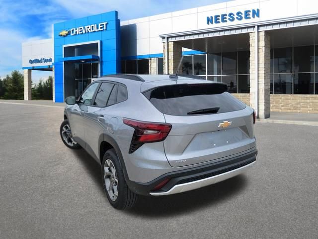 Used 2026 Chevrolet Trax LT FWD image 5