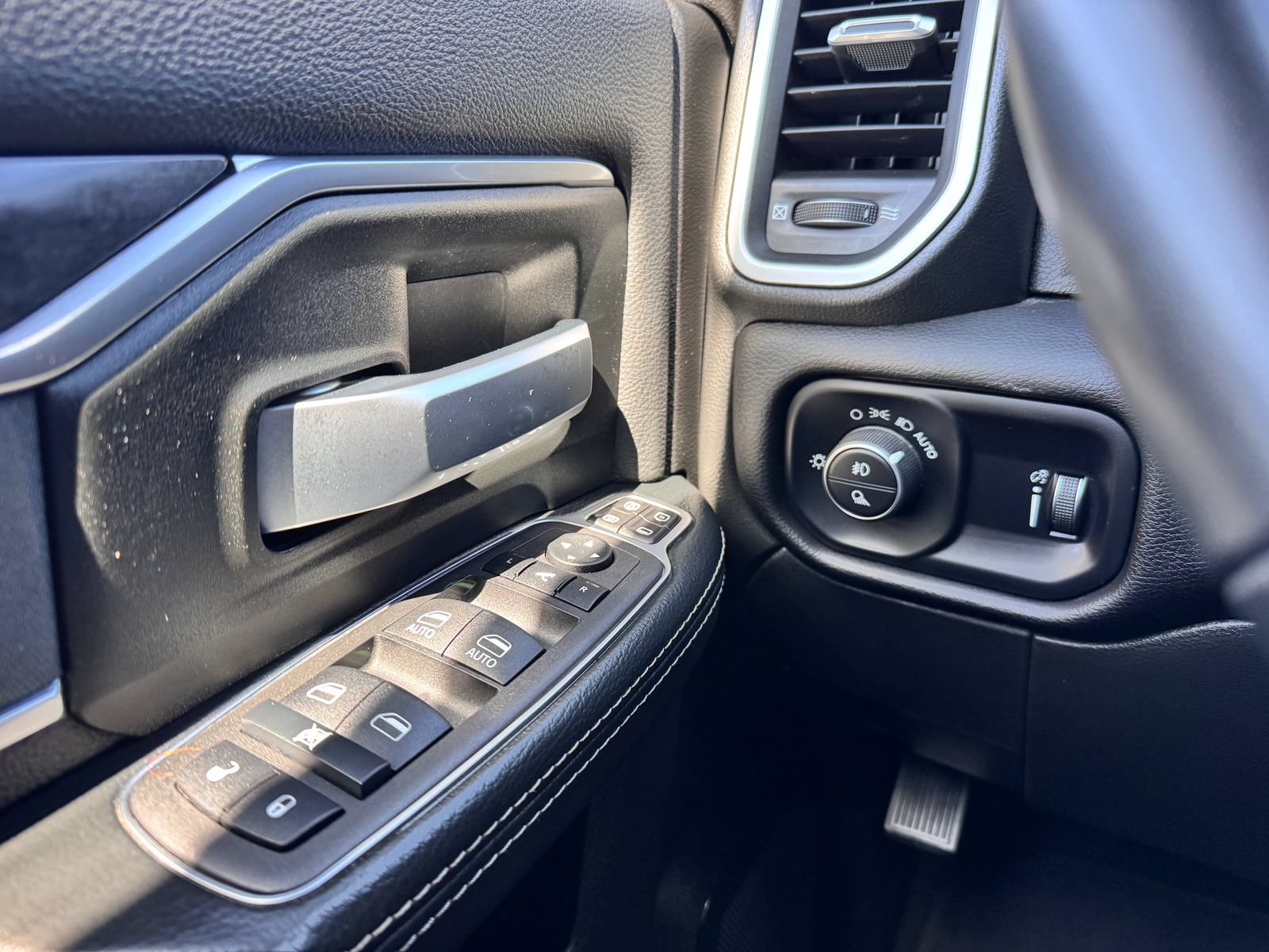 Used 2024 RAM 2500 Big Horn w/ Bed Utility Group AWD/4WD image 14
