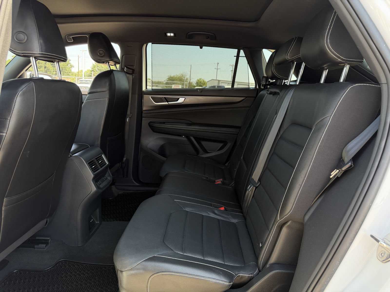 Used 2024 Volkswagen Atlas Cross Sport SEL R-Line AWD/4WD image 28