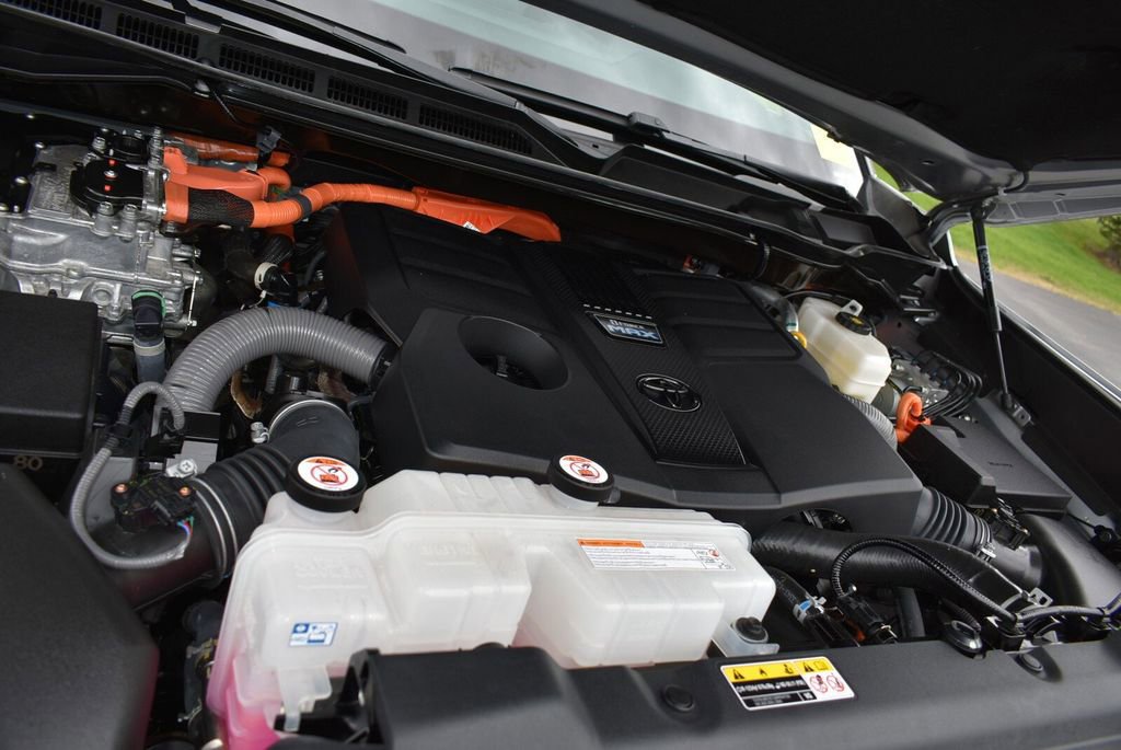 Used 2024 Toyota Tundra Limited AWD/4WD image 39