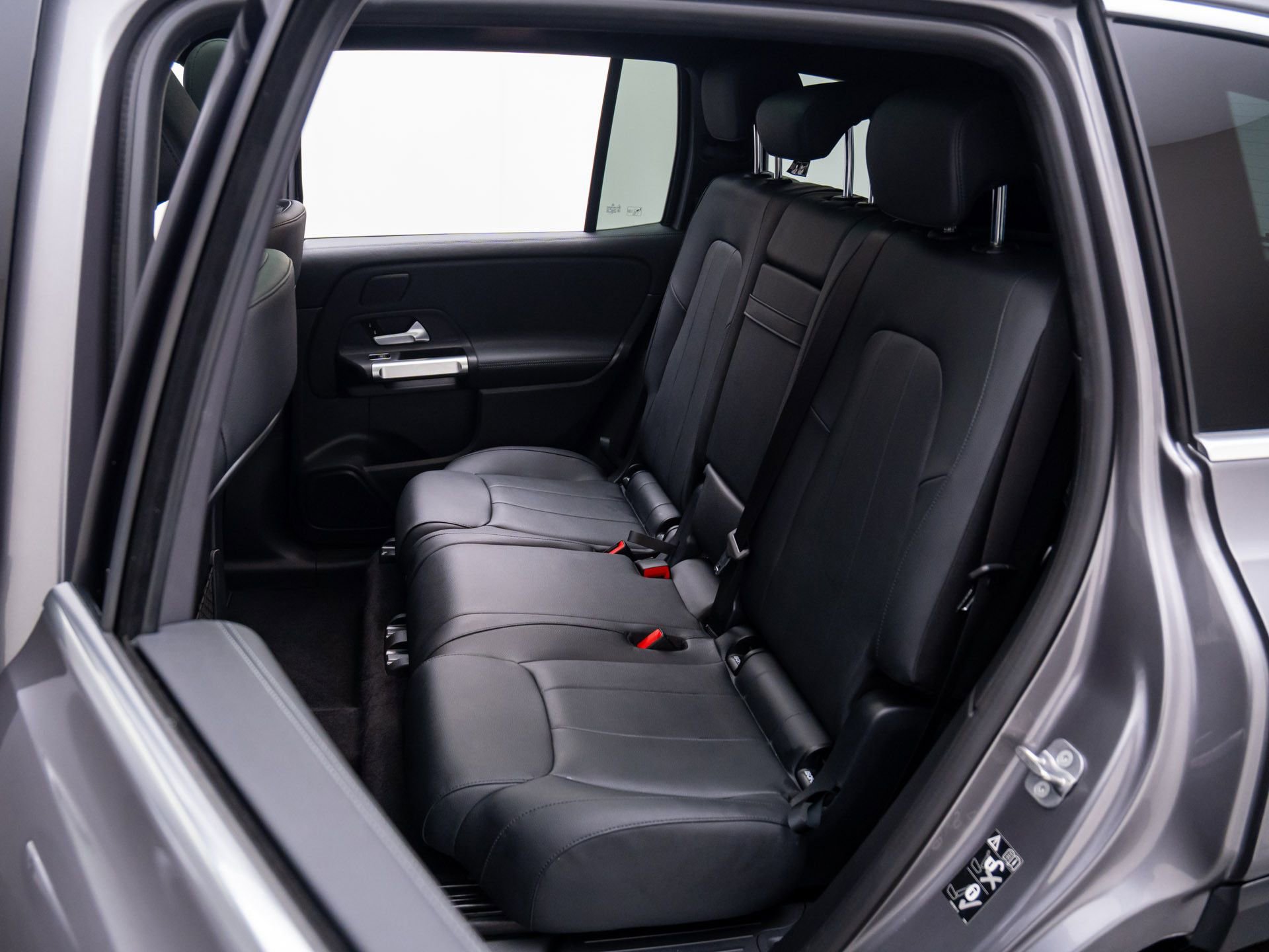 Used 2023 Mercedes-Benz EQB 300 4MATIC w/ Exclusive Package image 17