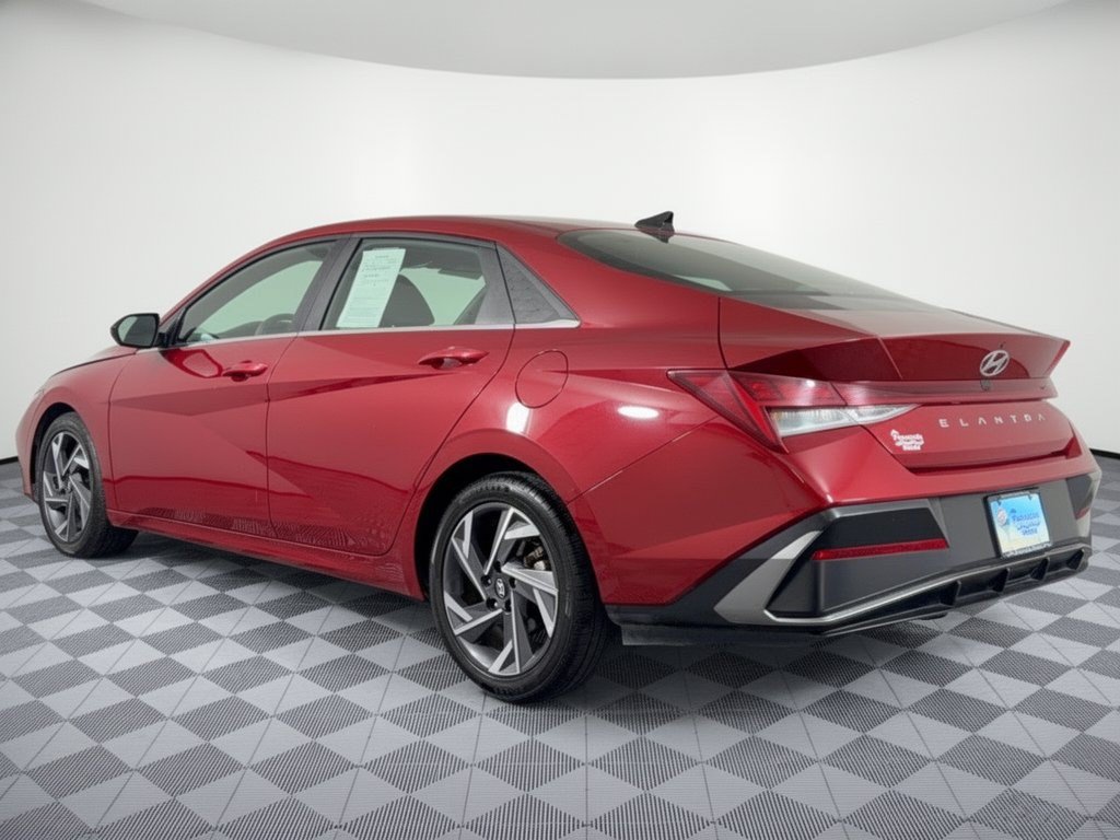 Used 2025 Hyundai Elantra SEL FWD image 3
