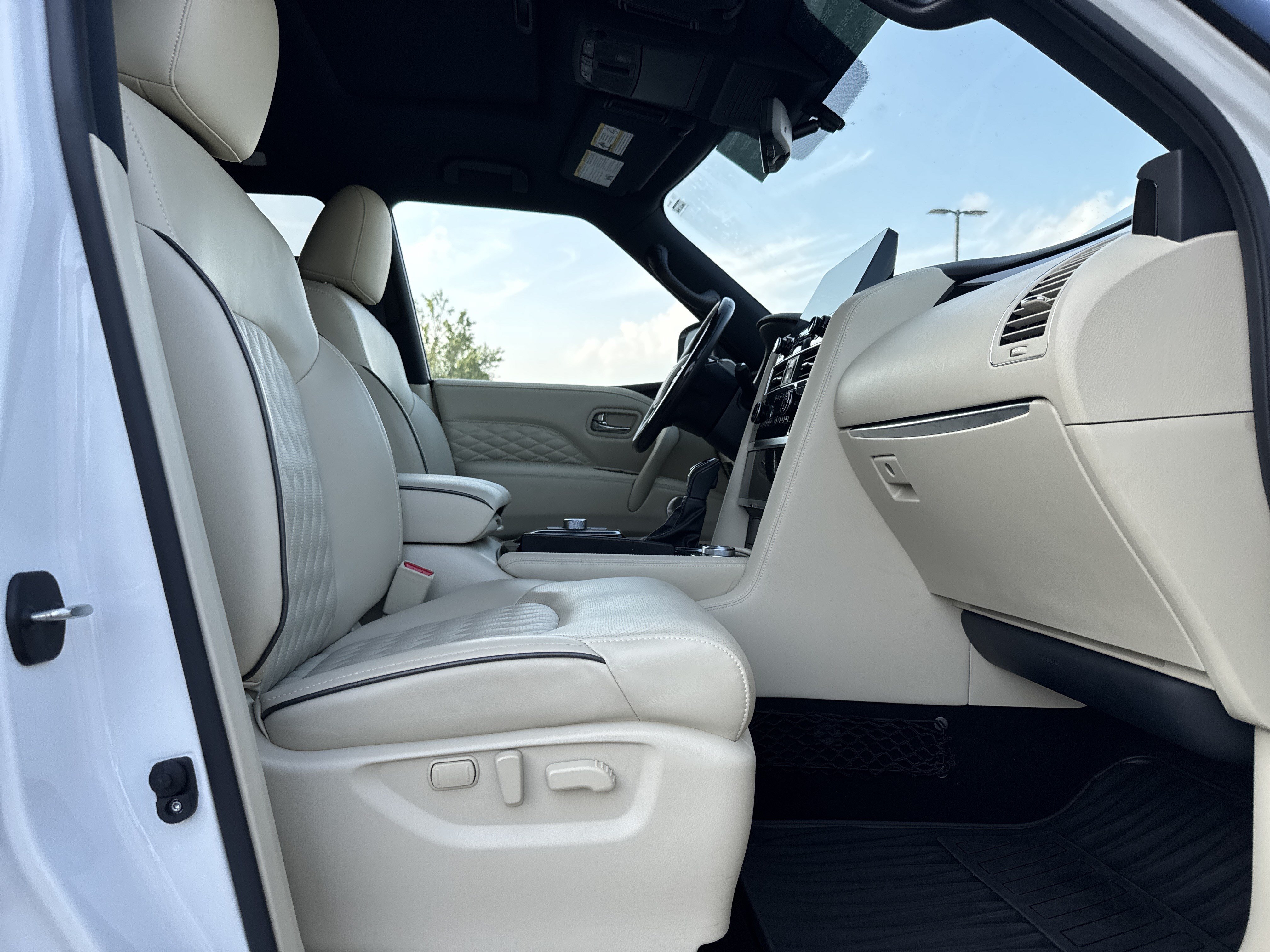 Used 2024 INFINITI QX80 Sensory AWD/4WD image 35