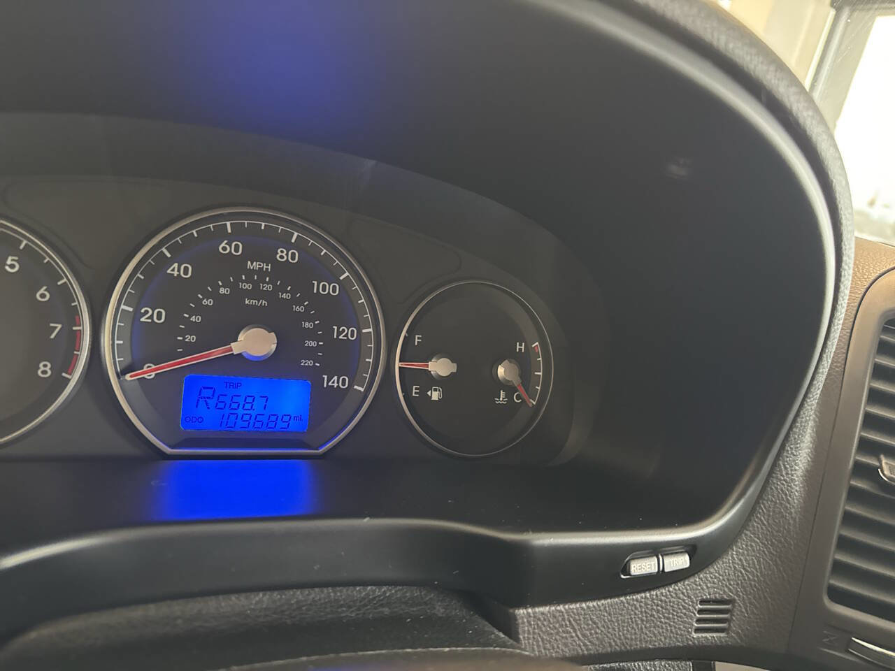 Used 2011 Hyundai Santa Fe Limited image 36