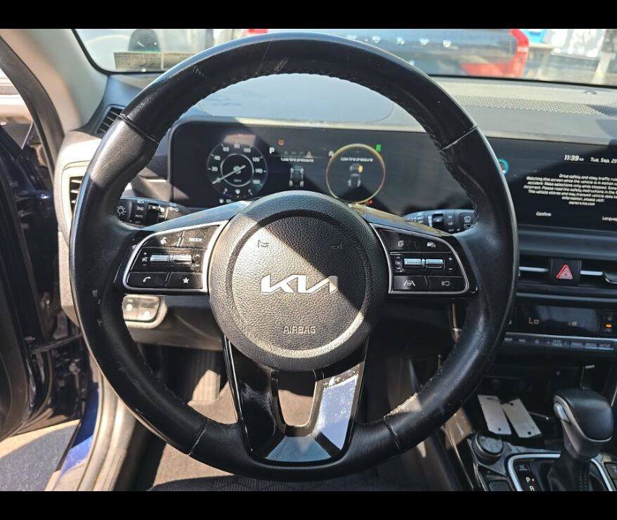 Used 2024 Kia Seltos EX AWD/4WD image 4