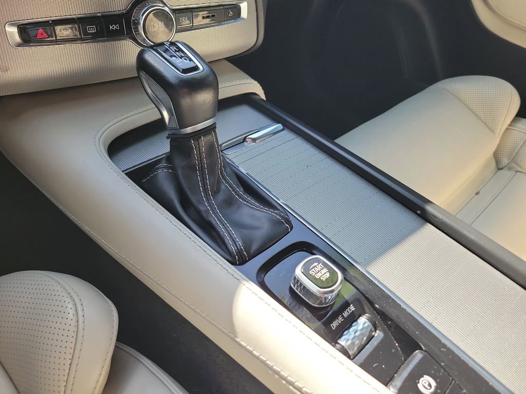 Used 2021 Volvo XC90 T6 R-Design w/ Protection Package Premier image 34