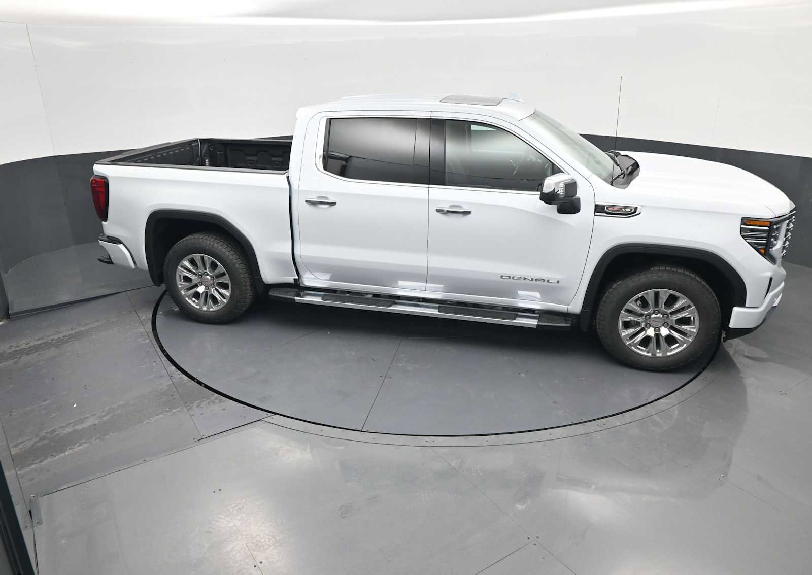 New 2026 GMC Sierra 1500 Denali w/ Technology Package AWD/4WD image 35