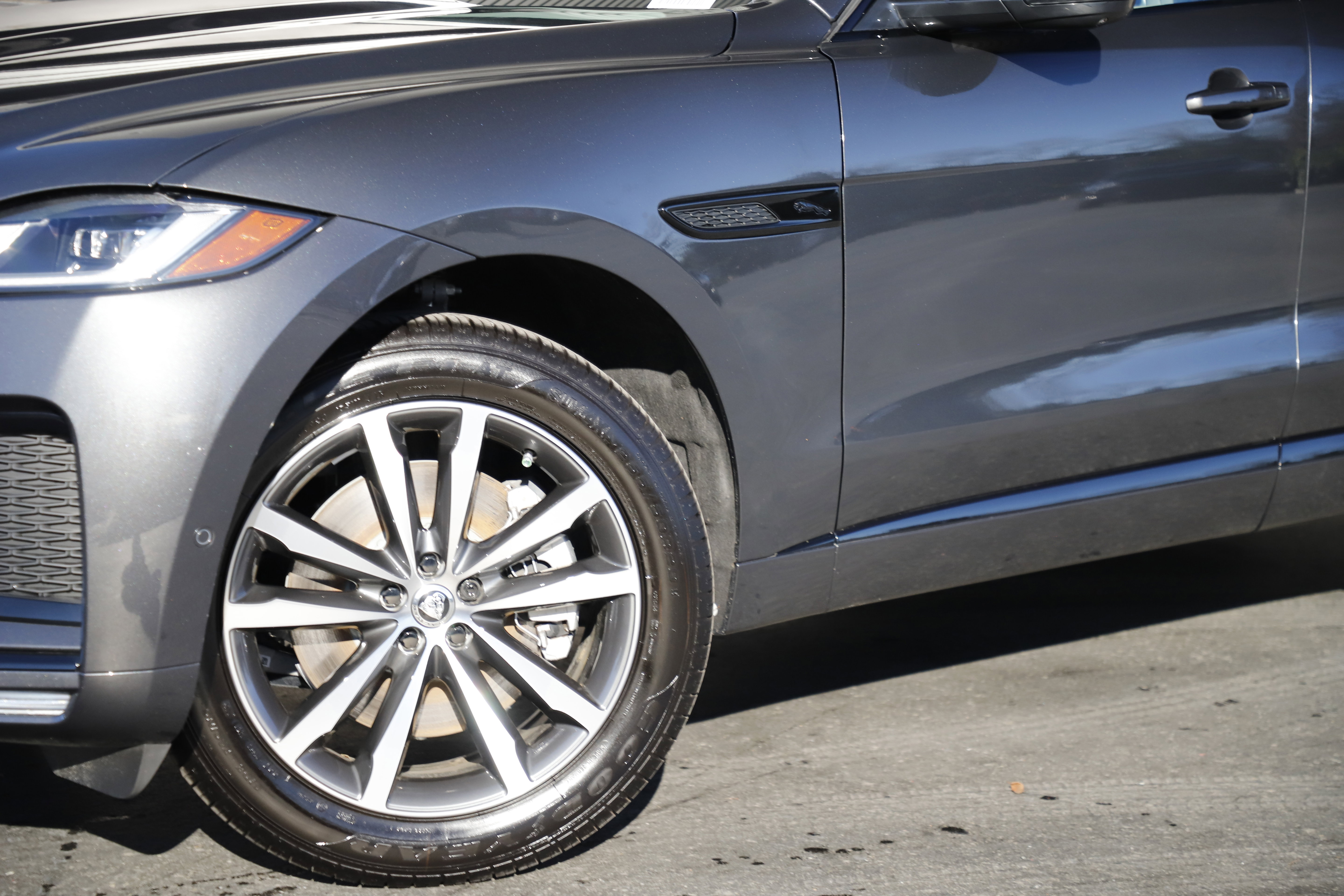 New 2026 Jaguar F-PACE R-Dynamic S AWD/4WD image 2