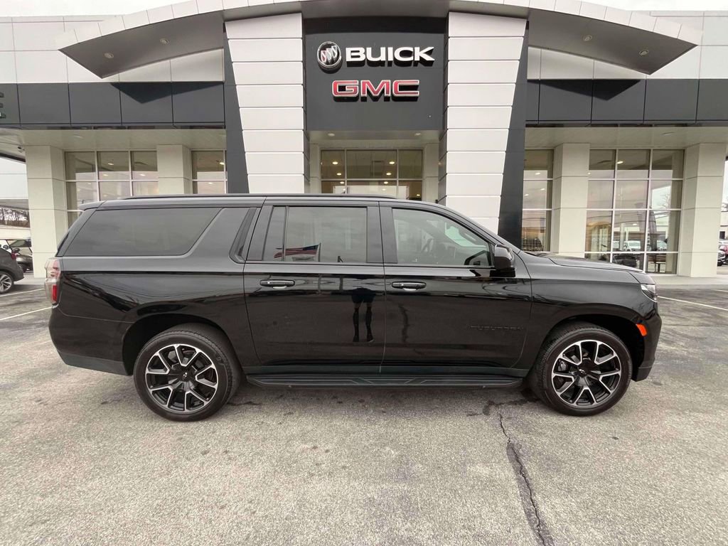 Used 2021 Chevrolet Suburban RST image 2