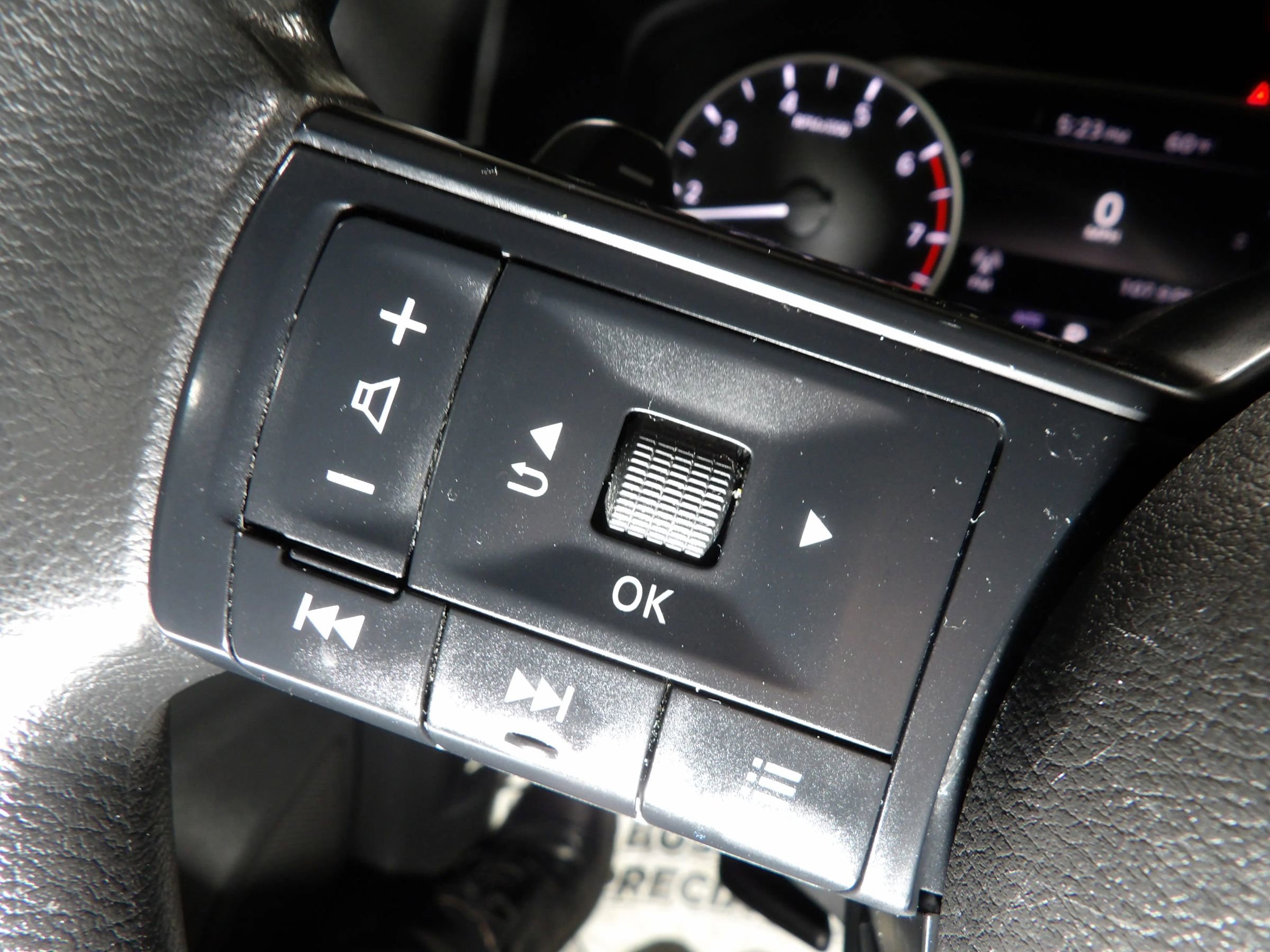 Used 2022 Nissan Rogue S AWD/4WD image 21