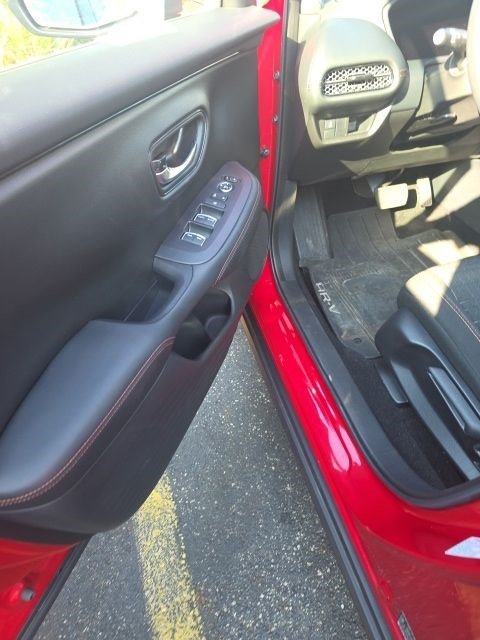 Used 2025 Honda HR-V Sport image 9