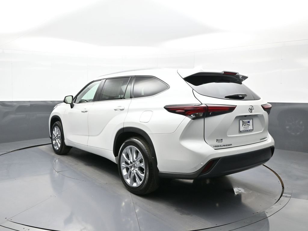 Used 2024 Toyota Highlander Limited AWD/4WD image 8