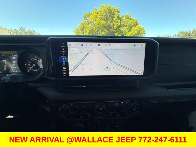 Used 2024 Jeep Wrangler Unlimited Rubicon AWD/4WD image 11
