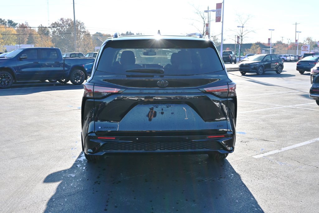 New 2026 Toyota Sienna XSE AWD/4WD image 6