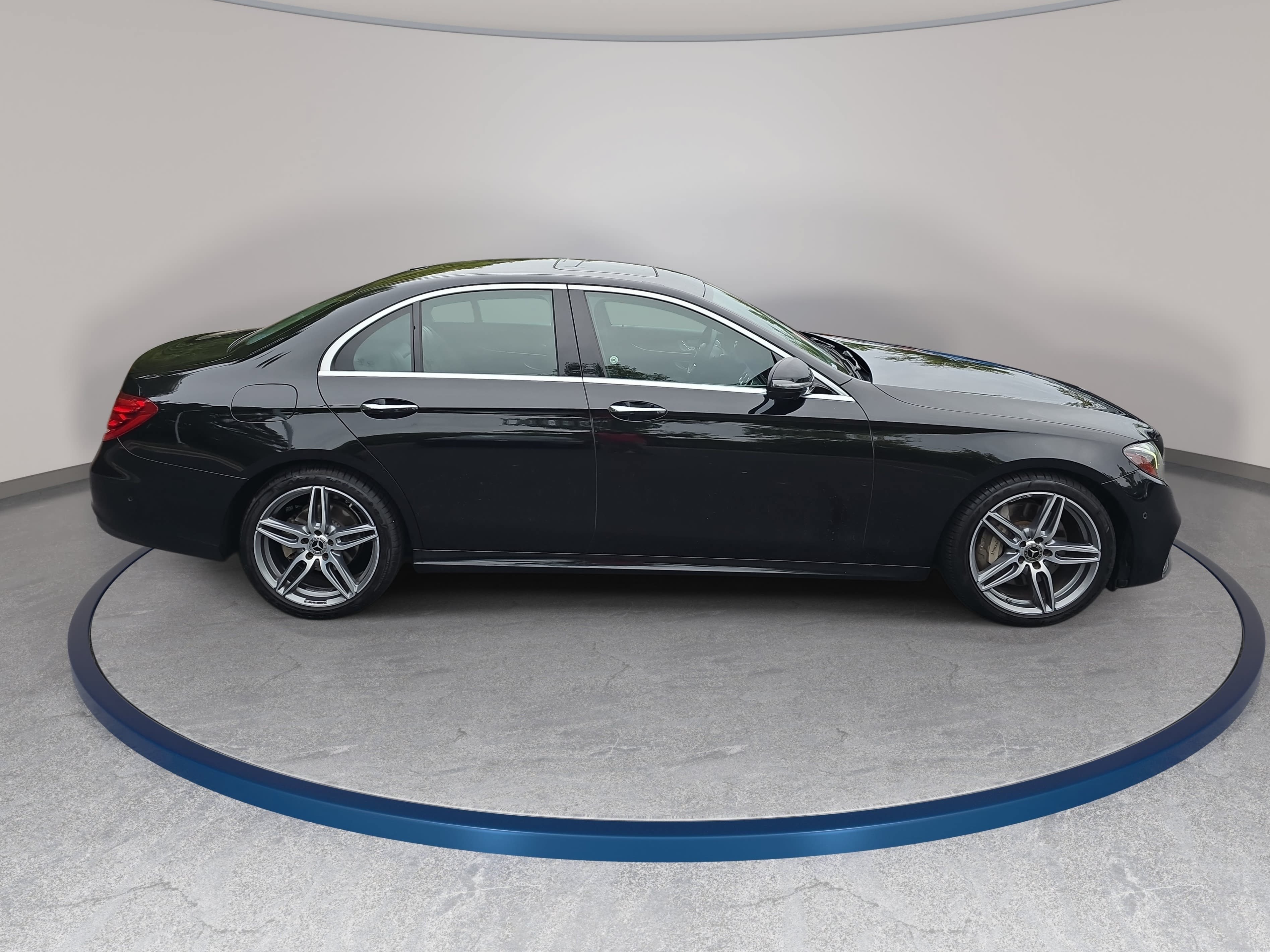 Used 2020 Mercedes-Benz E 350 Sedan image 4