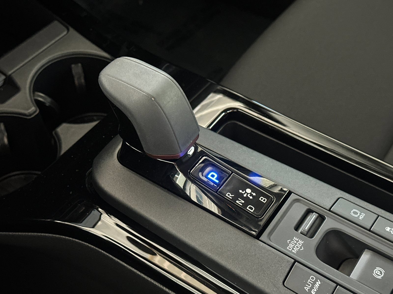 Used 2026 Toyota Prius Plug-In Hybrid FWD image 19