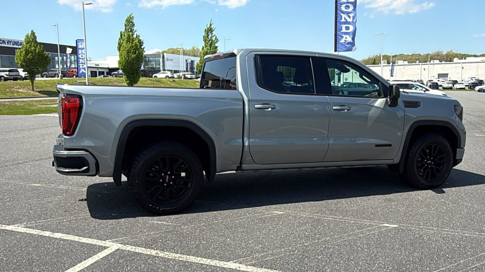 Used 2023 GMC Sierra 1500 Elevation w/ X31 Off-Road Package AWD/4WD image 5