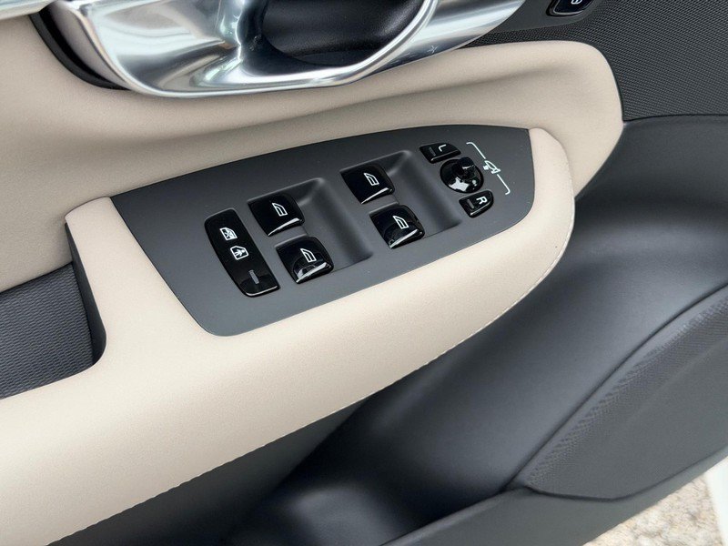New 2026 Volvo XC90 T8 Plus w/ Protection Package AWD/4WD image 9