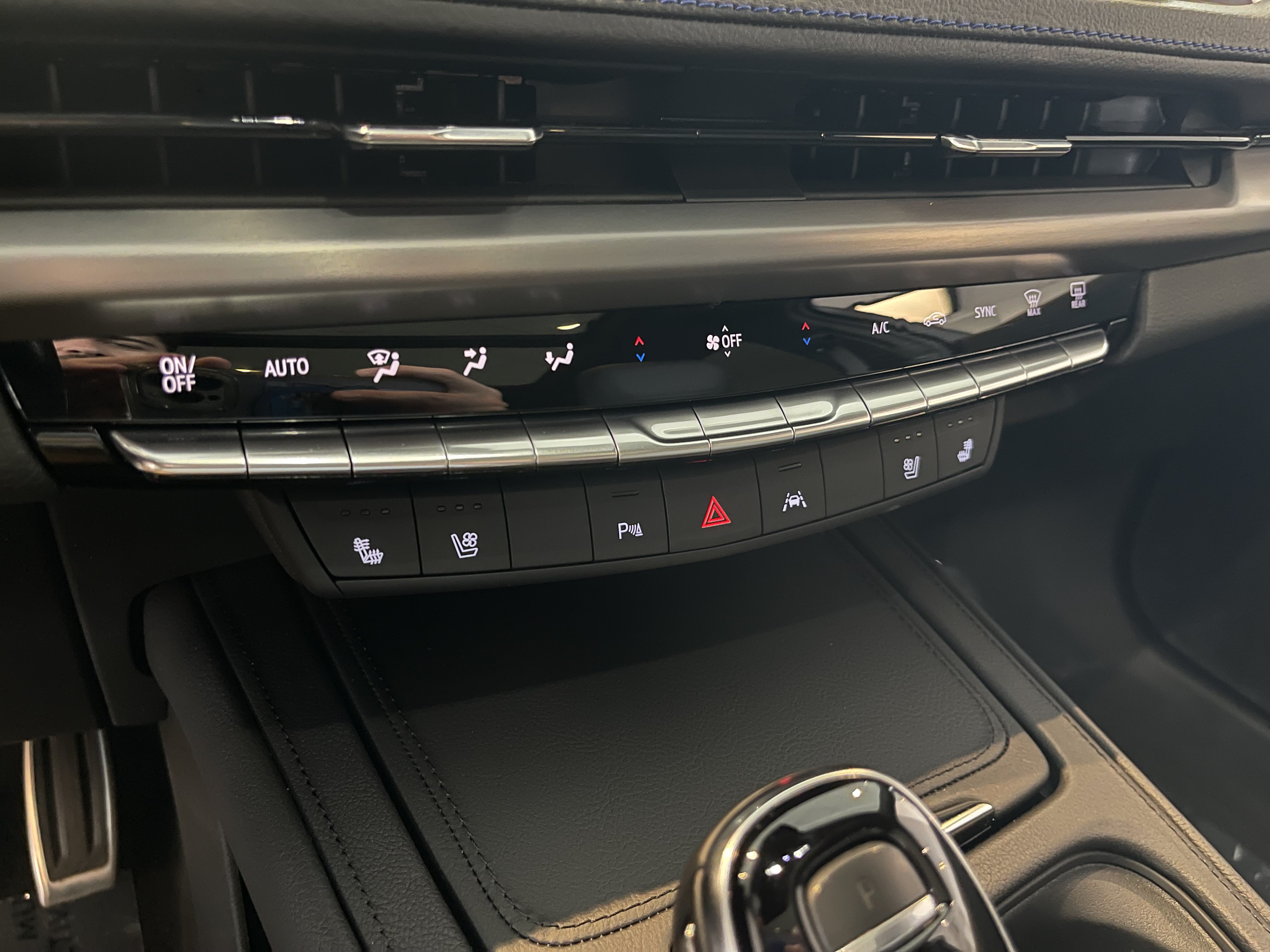 Certified 2024 Cadillac XT4 Sport AWD/4WD image 12