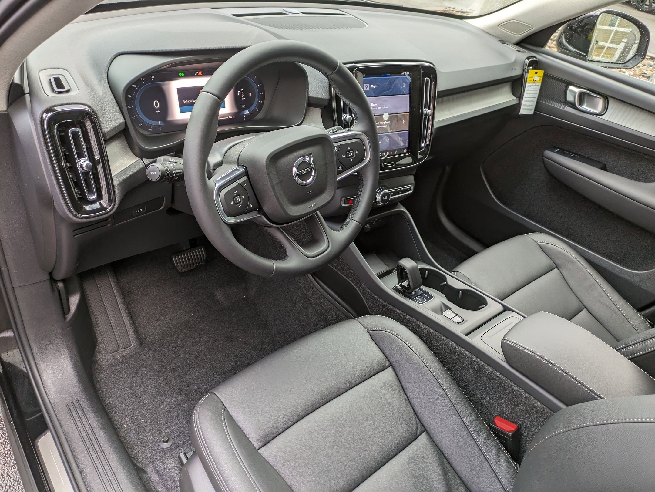 New 2025 Volvo XC40 B5 Core w/ Protection Package Premier image 12