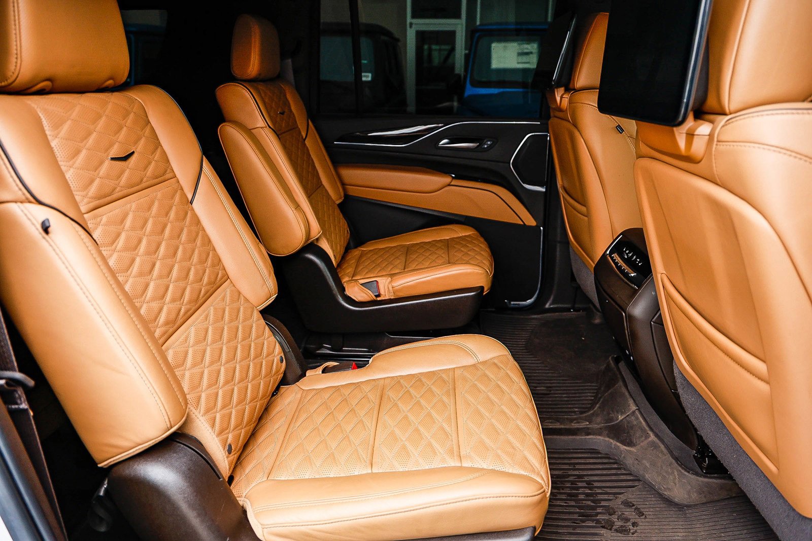 Used 2023 Cadillac Escalade ESV Sport w/ LPO, ONYX Package image 18