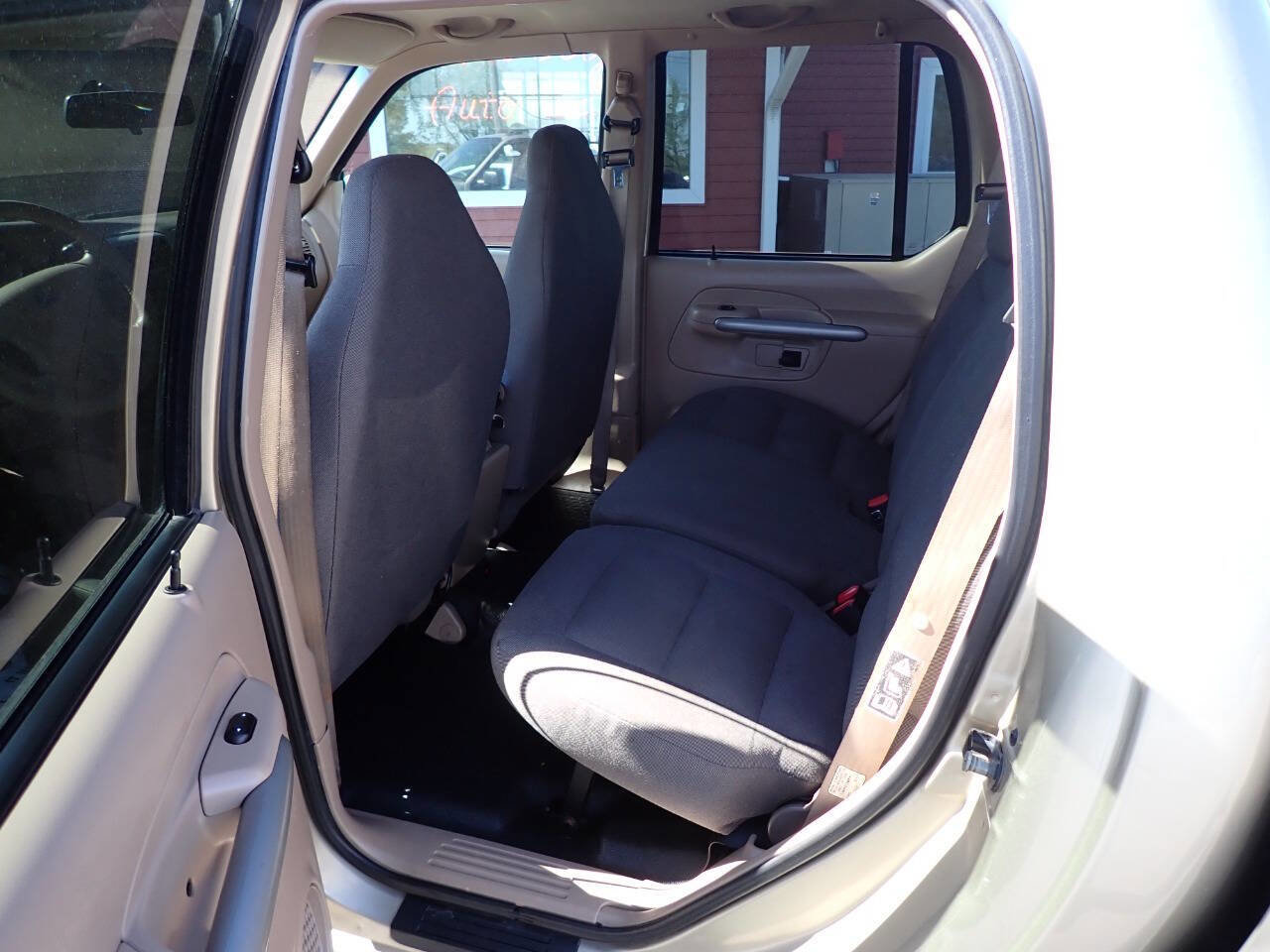 Used 2002 Ford Explorer Sport Trac 4x4 image 8