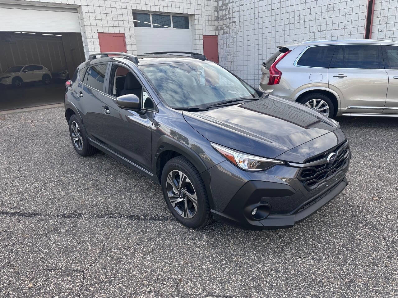 Used 2025 Subaru Crosstrek 2.0i Premium image 2