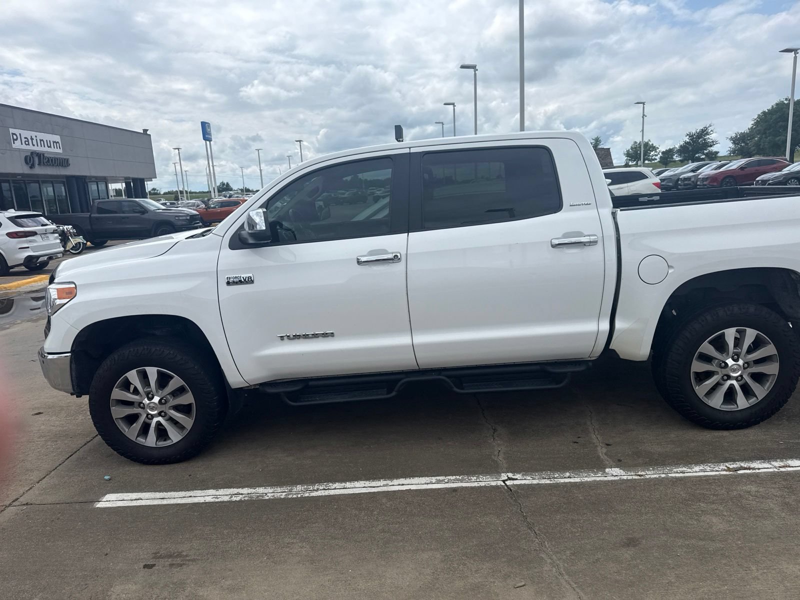 Used 2016 Toyota Tundra Limited w/ Limited Premium Package AWD/4WD image 4