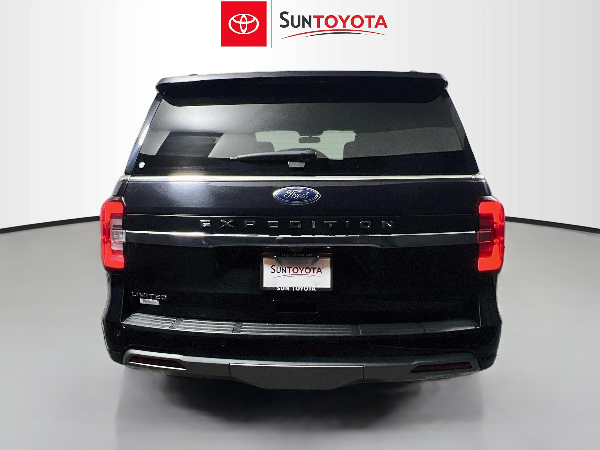 Used 2024 Ford Expedition Limited AWD/4WD image 5