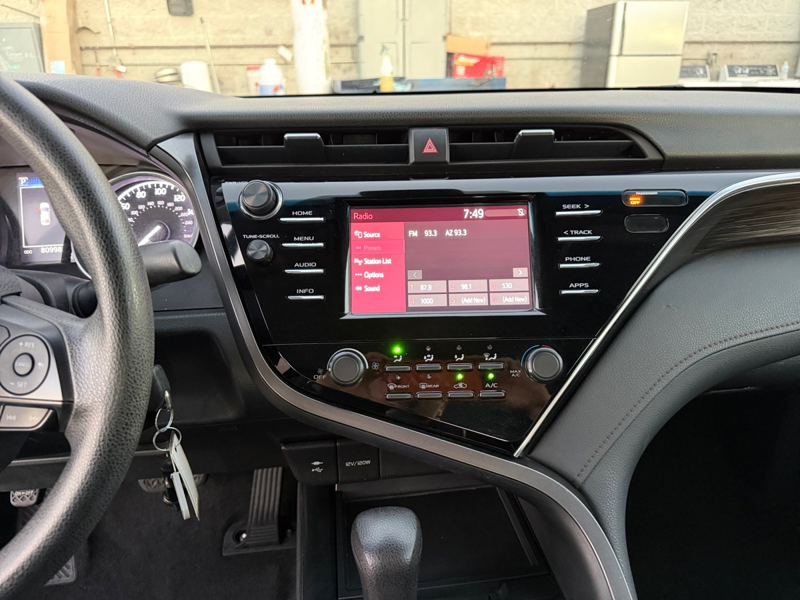 Used 2018 Toyota Camry LE FWD image 18