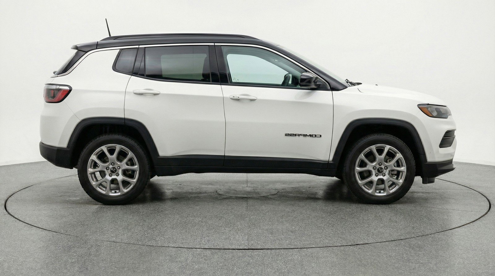 Used 2025 Jeep Compass Limited AWD/4WD image 11