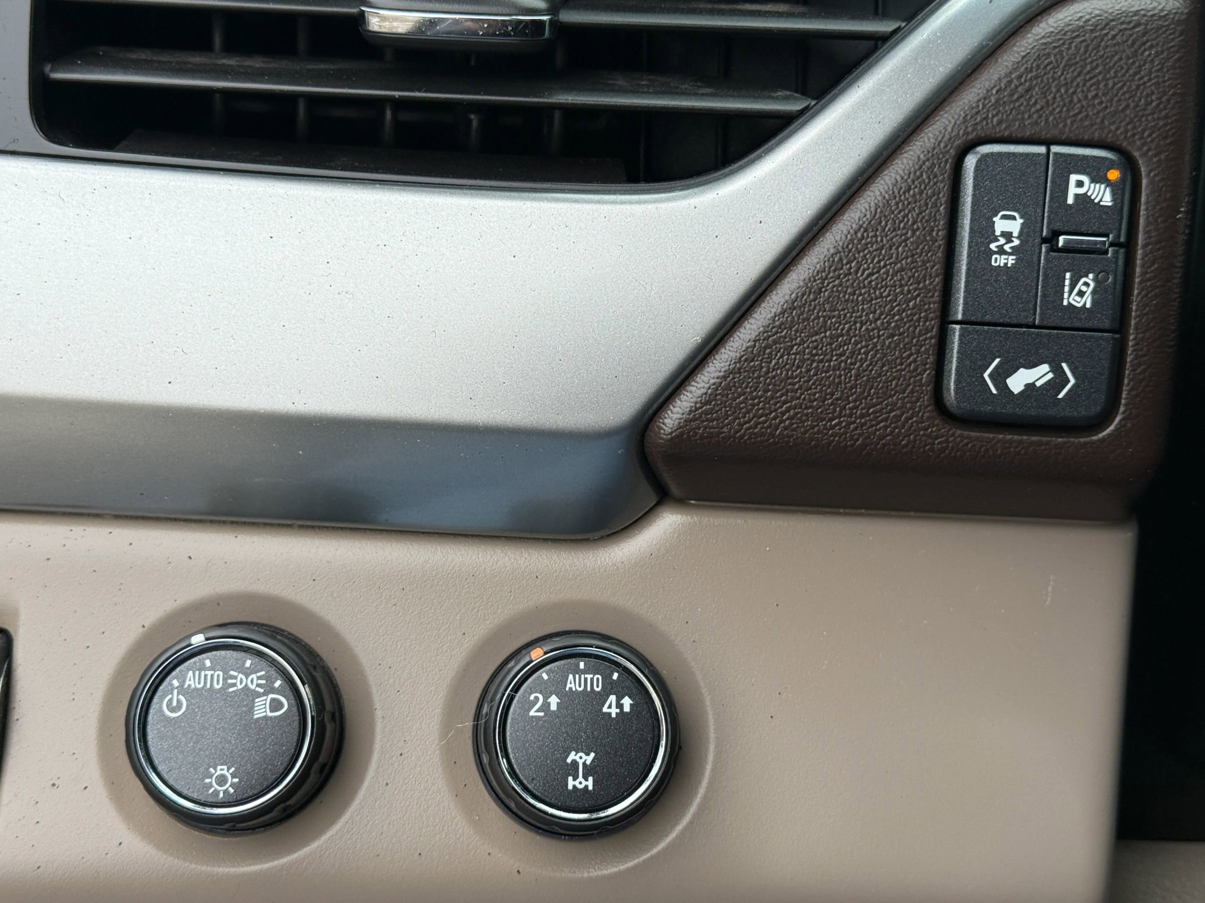 Used 2015 Chevrolet Tahoe LT image 24