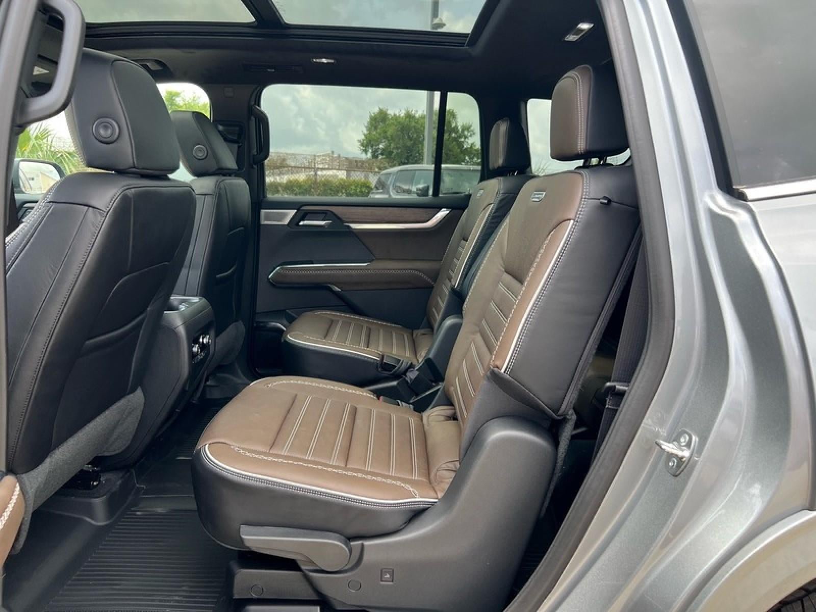 New 2026 GMC Acadia Denali Ultimate w/ LPO, Floor Liner Package FWD image 31