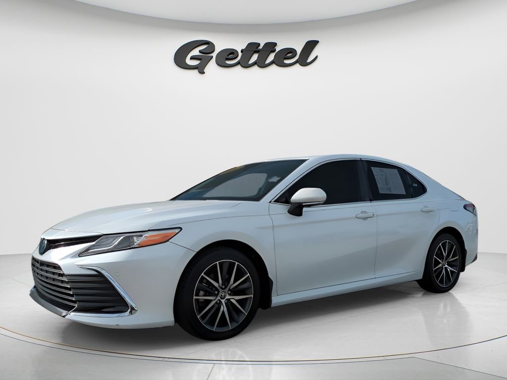 Used 2022 Toyota Camry XLE w/ Navigation Upgrade Package image 1