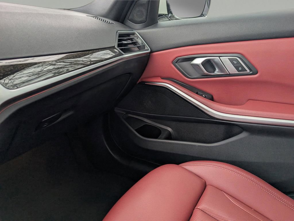 Used 2022 BMW 330i Sedan w/ Driving Assistance Package image 31
