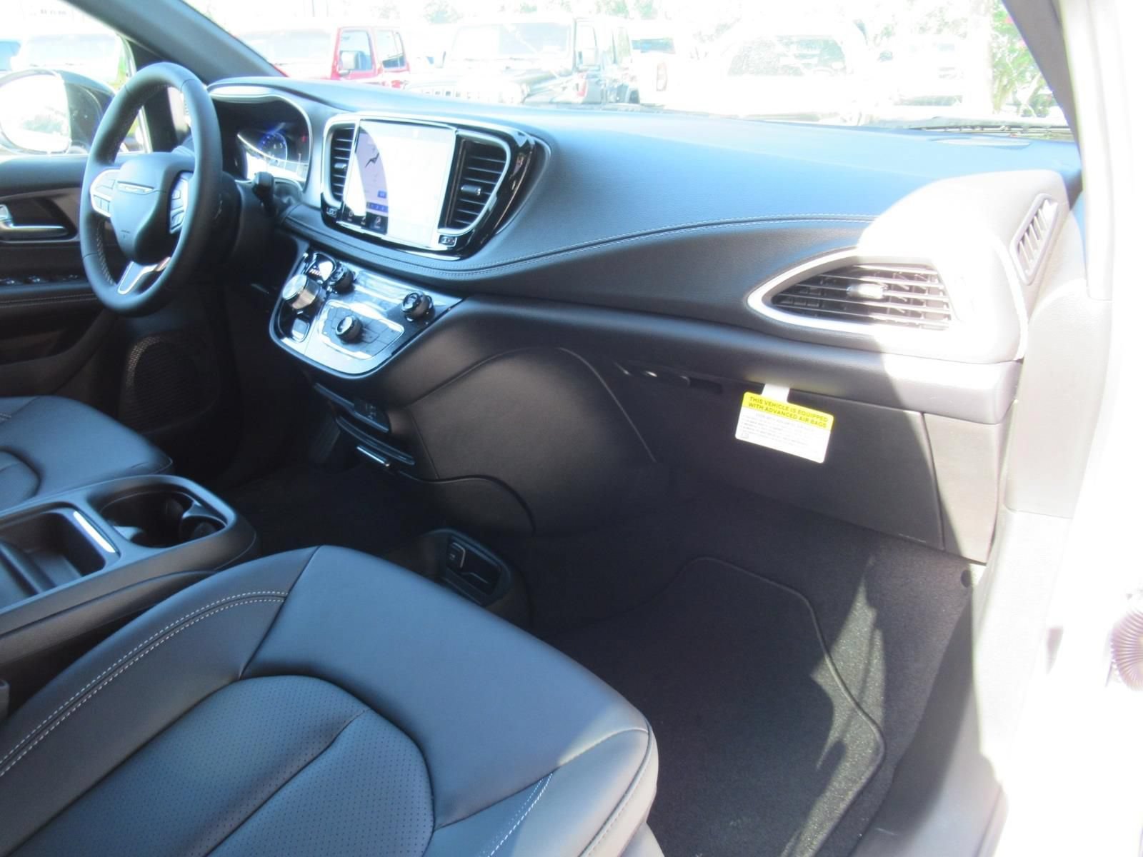 New 2027 Chrysler Pacifica Select FWD image 11