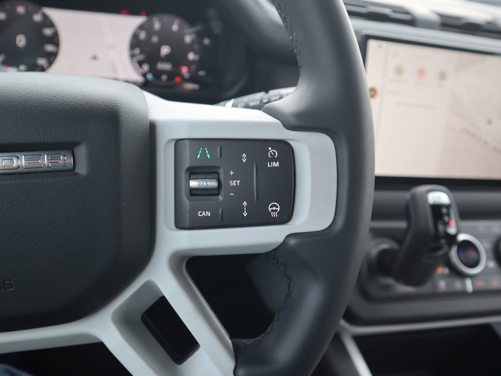 Used 2025 Land Rover Defender 90 S image 20