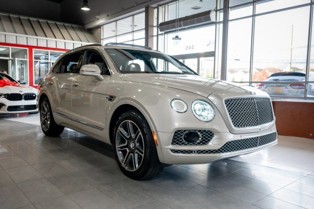 Used 2018 Bentley Bentayga image 3