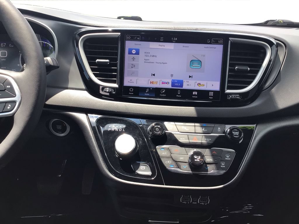 Used 2025 Chrysler Pacifica Select FWD image 14