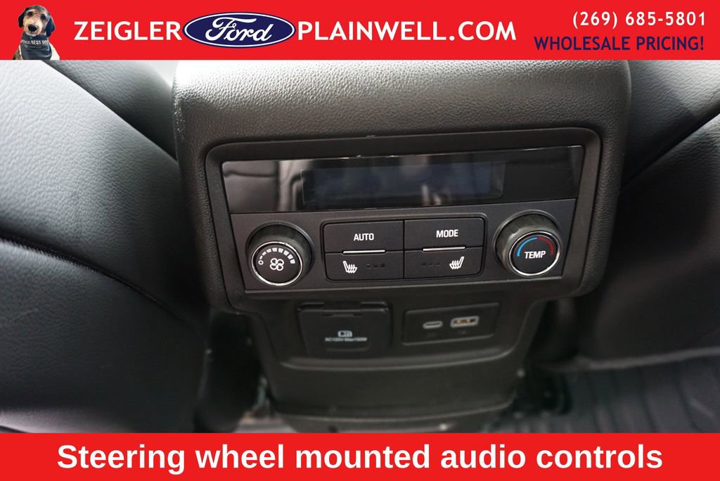 Used 2023 GMC Acadia SLT w/ Elevation Edition image 14