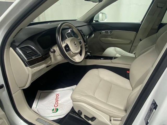 Used 2019 Volvo XC90 T5 Momentum w/ Multimedia Package AWD/4WD image 10
