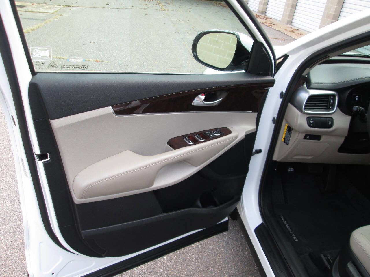 Used 2016 Kia Sorento LX image 13