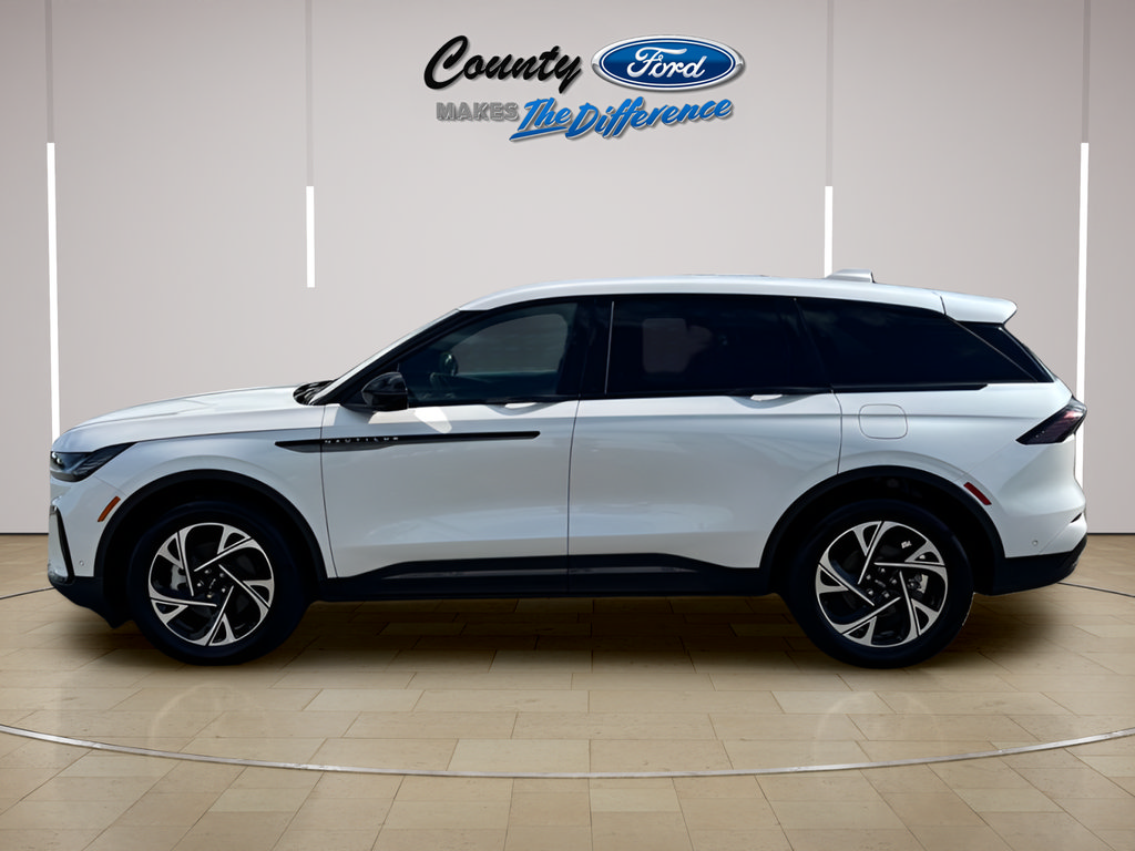 Used 2024 Lincoln Nautilus Premier w/ Jet Appearance Package AWD/4WD image 3