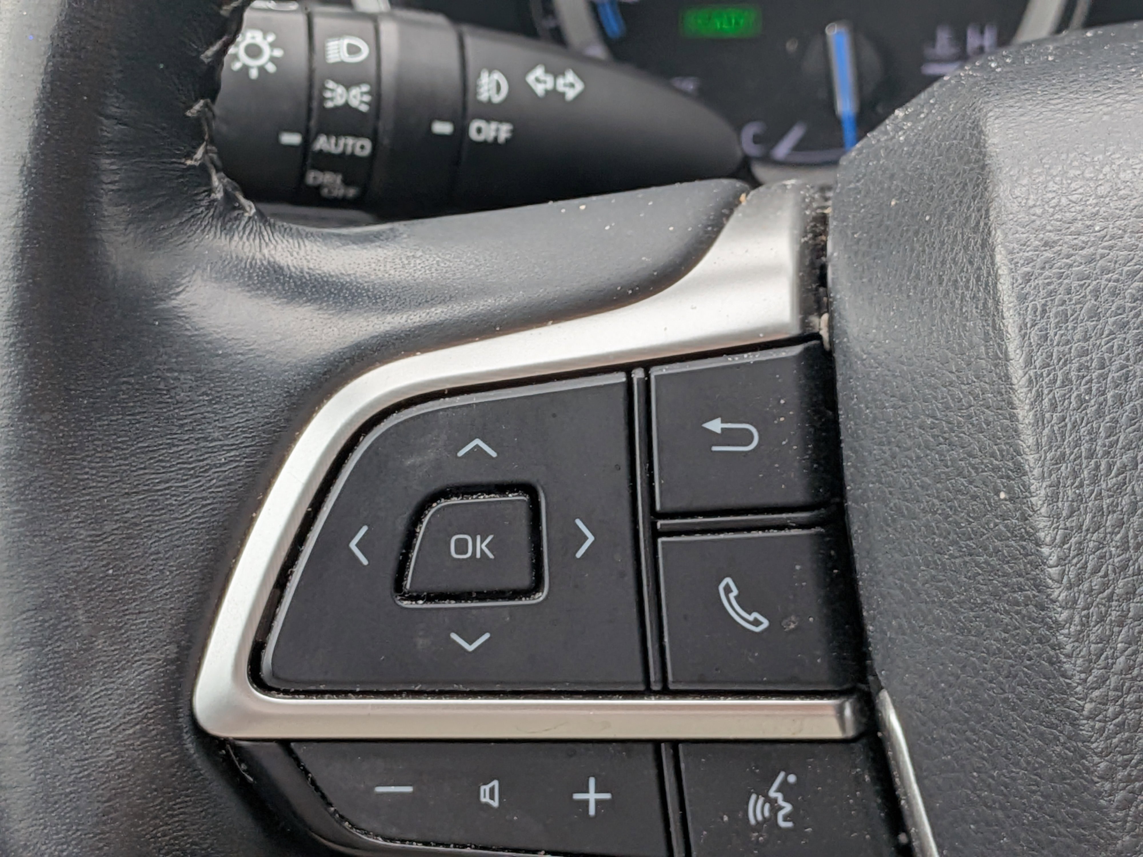 Used 2022 Toyota Highlander XLE AWD/4WD image 25