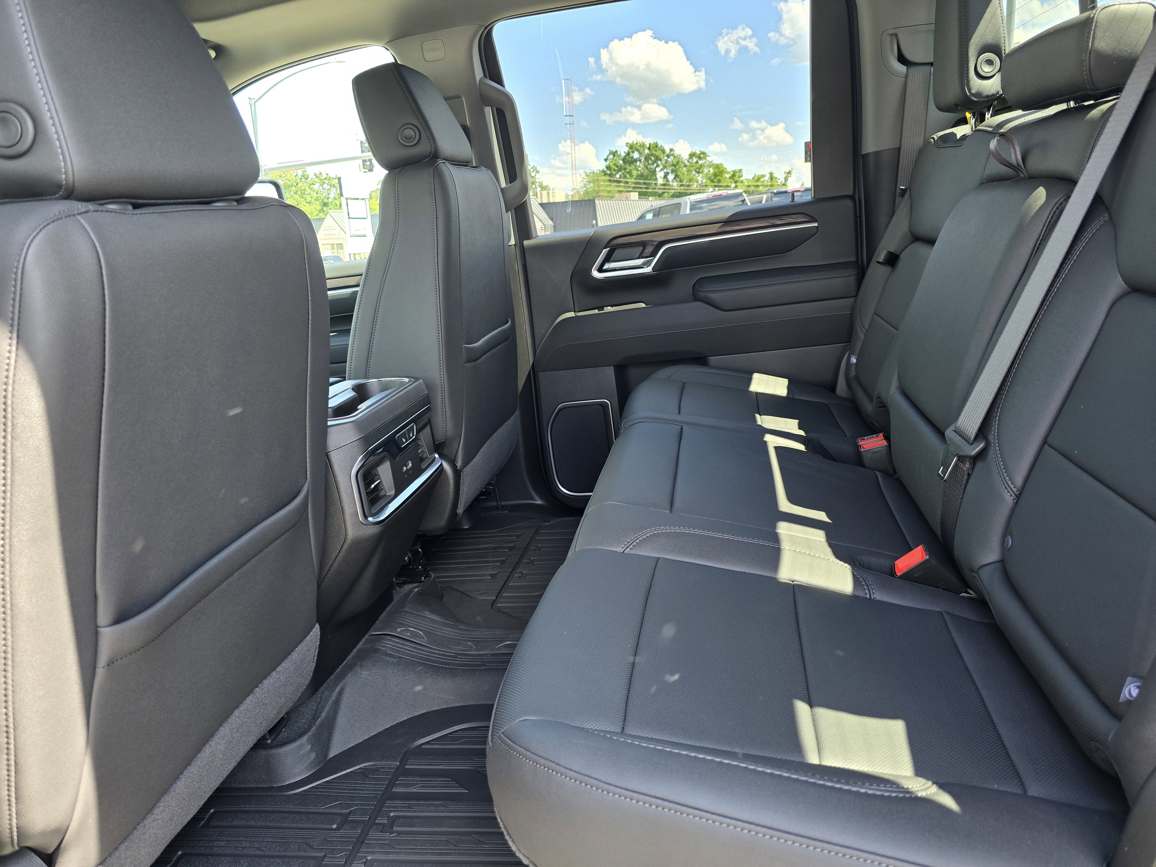 New 2025 GMC Sierra 2500 SLT w/ SLT Convenience Package image 17