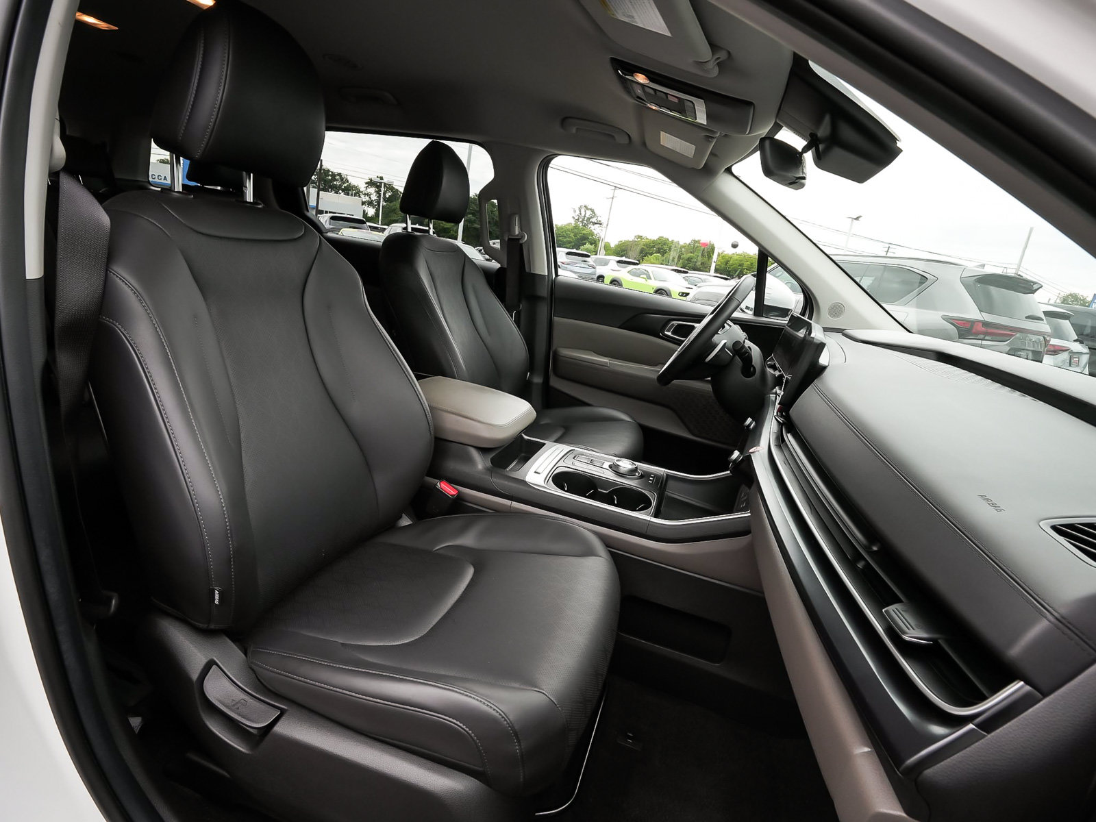 Used 2026 Kia Carnival LXS FWD image 45